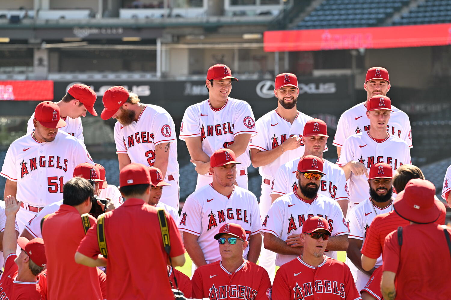 現地時間8月31日、エンゼルスの記念撮影時の大谷　※代表撮影