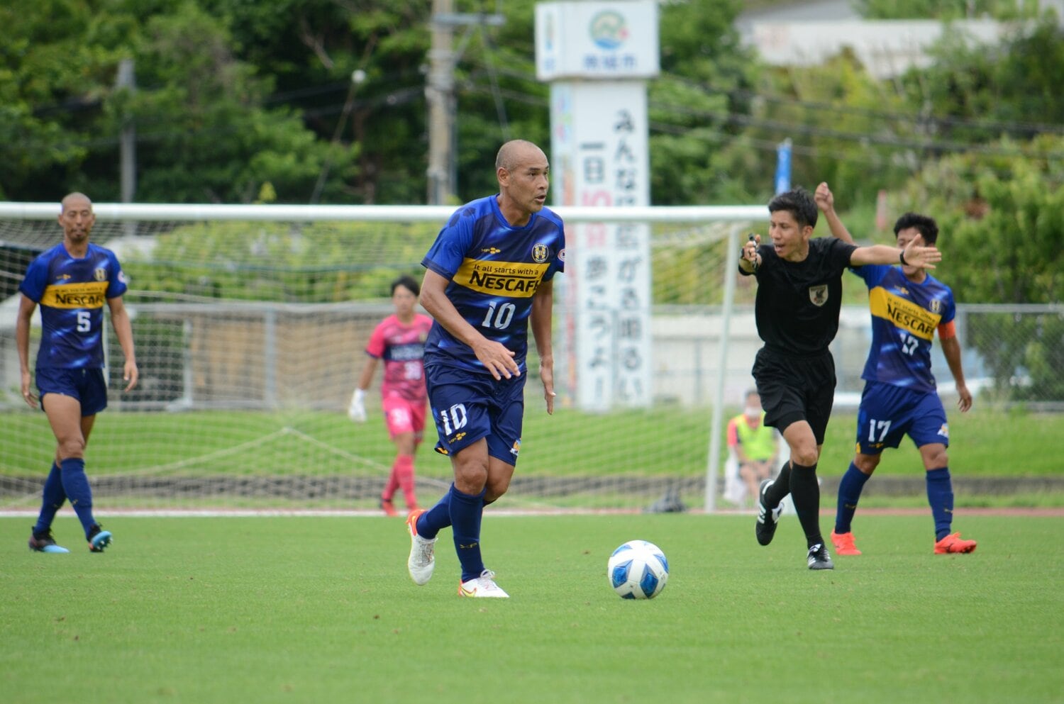 43歳になった今もピッチに立ち続ける　©沖縄SV