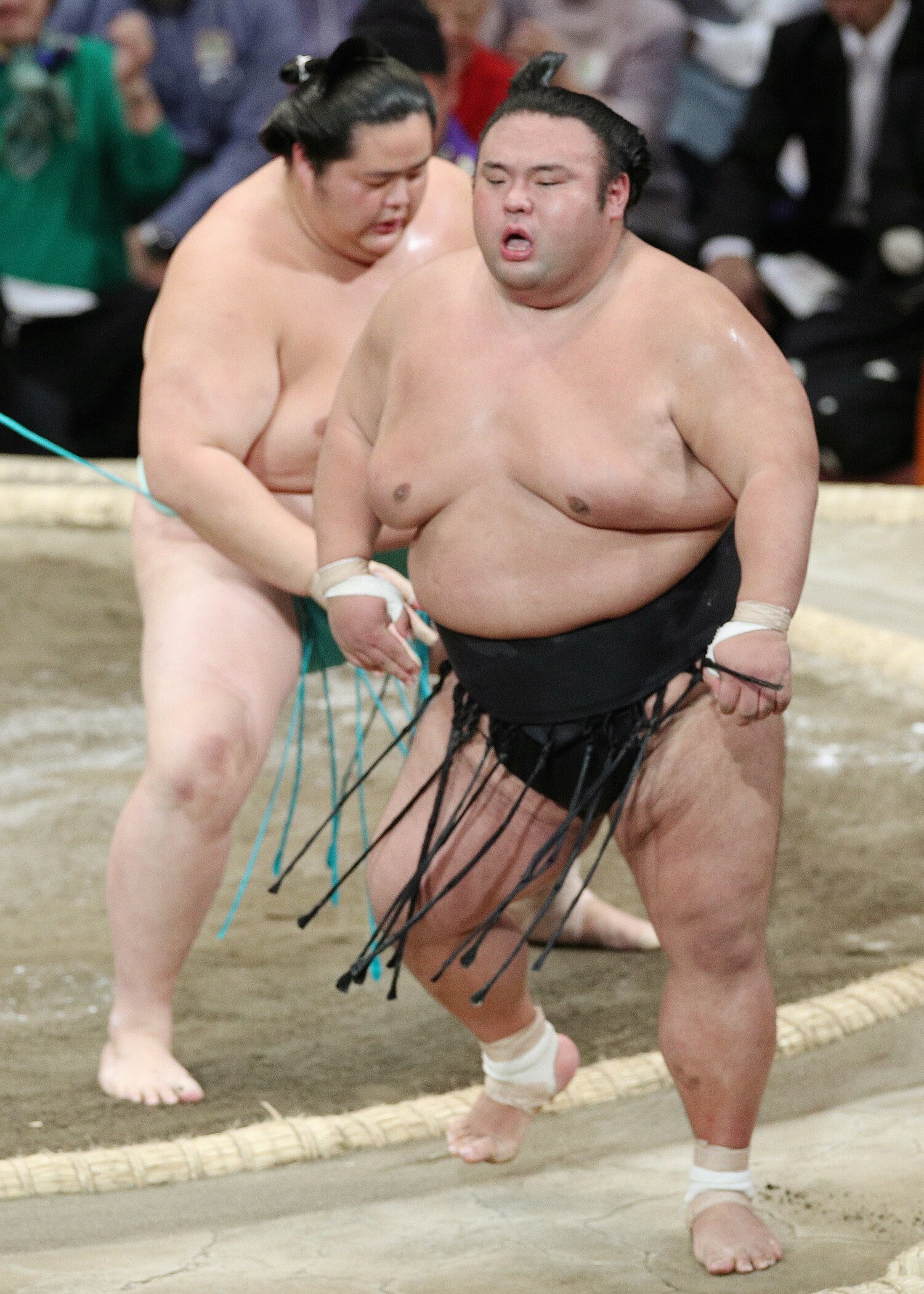 “綱取り”のかかった今場所。9勝6敗に終わった大関貴景勝。写真は11日目、琴ノ若に送り出しで敗れる　©JIJI PRESS