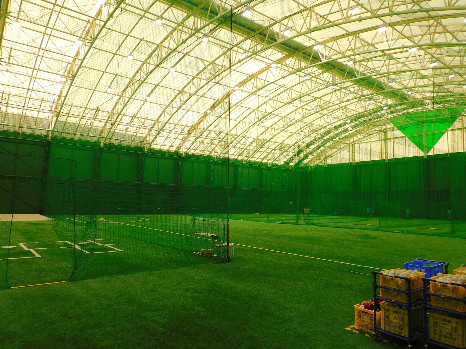 トヨタ自動車の室内練習場　©Jun Aida