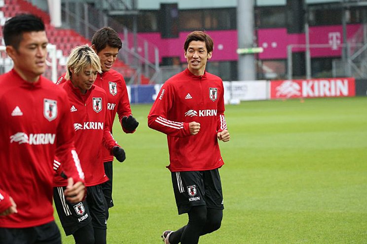 代表合流を果たして笑顔の大迫©JFA