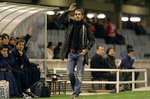 シャビ新監督はバルセロナの救世主になれるか？ 4部からスタートしたグアルディオラとは対照的…「重圧は比較にならないほど大きい」