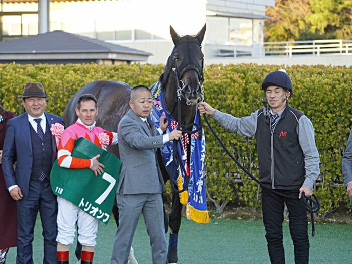 突然の騎乗で金杯制覇のデムーロ。「コウセイが心配です」の気遣い。＜Number Web＞ photograph by Satoshi Hiramatsu