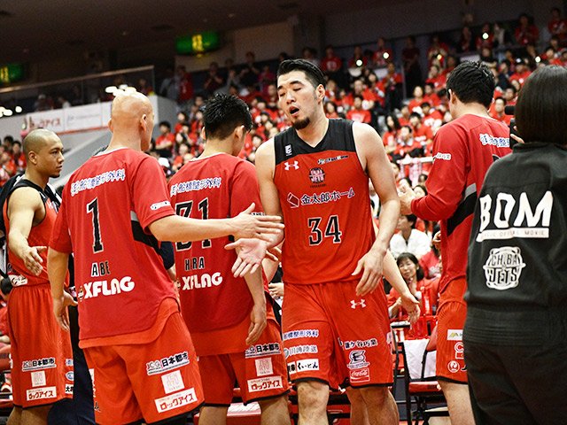 2冠達成に王手の千葉ジェッツ。1年前の教訓から、言い合いせずに。 - Bリーグ - Number Web - ナンバー