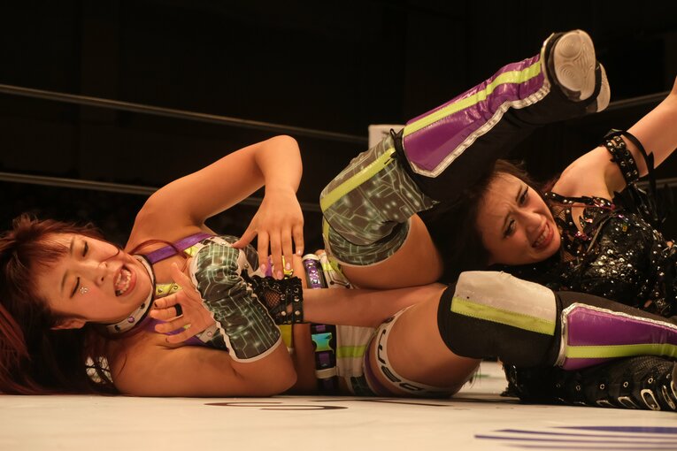 無料中継でも話題を集めた上谷沙弥vsAZM（9月27日）　©Norihiro Hashimoto