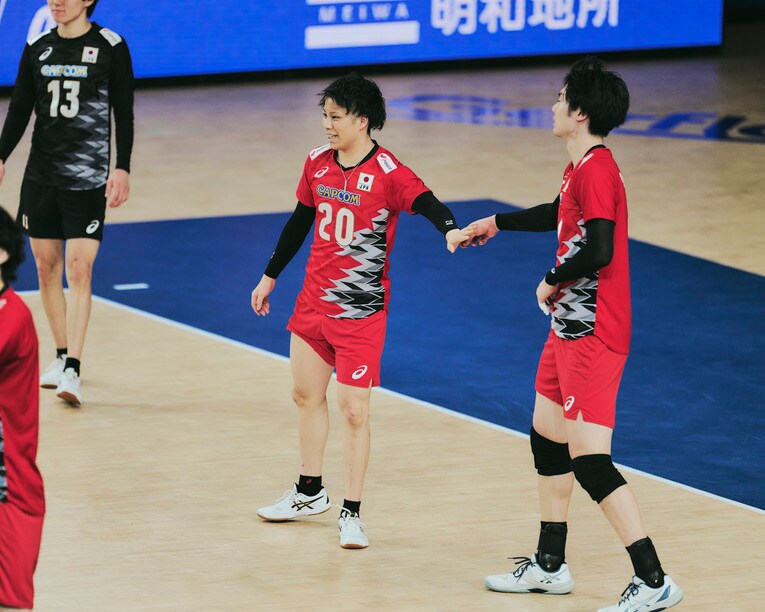 山本智大、大塚達宣（VNLポーランド戦）　©︎Yuki Suenaga