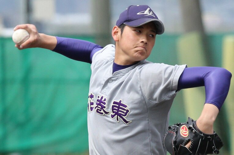 花巻東高時代の大谷翔平。当時は高校卒業後に日本の球団を経ずにMLBに挑戦するという異例の選択を表明していた ／ photograph by JIJI PRESS