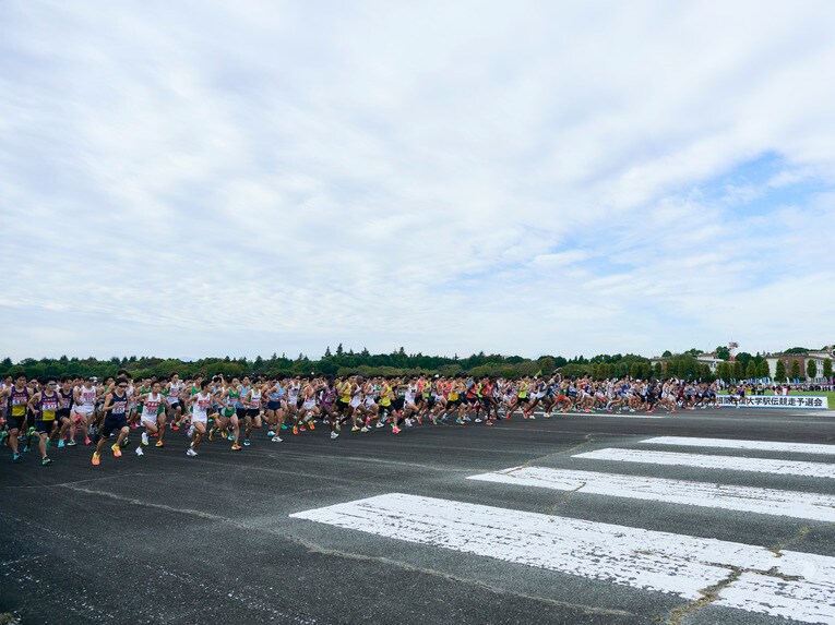 スタートの様子　©Yuki Suenaga