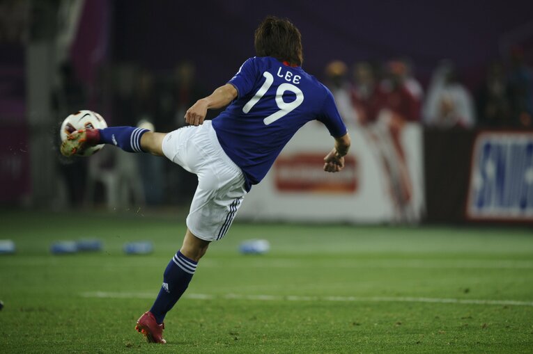 オーストラリアとの決勝戦。李忠成の美しいボレーシュート（1枚目／全3枚）©Takuya Sugiyama