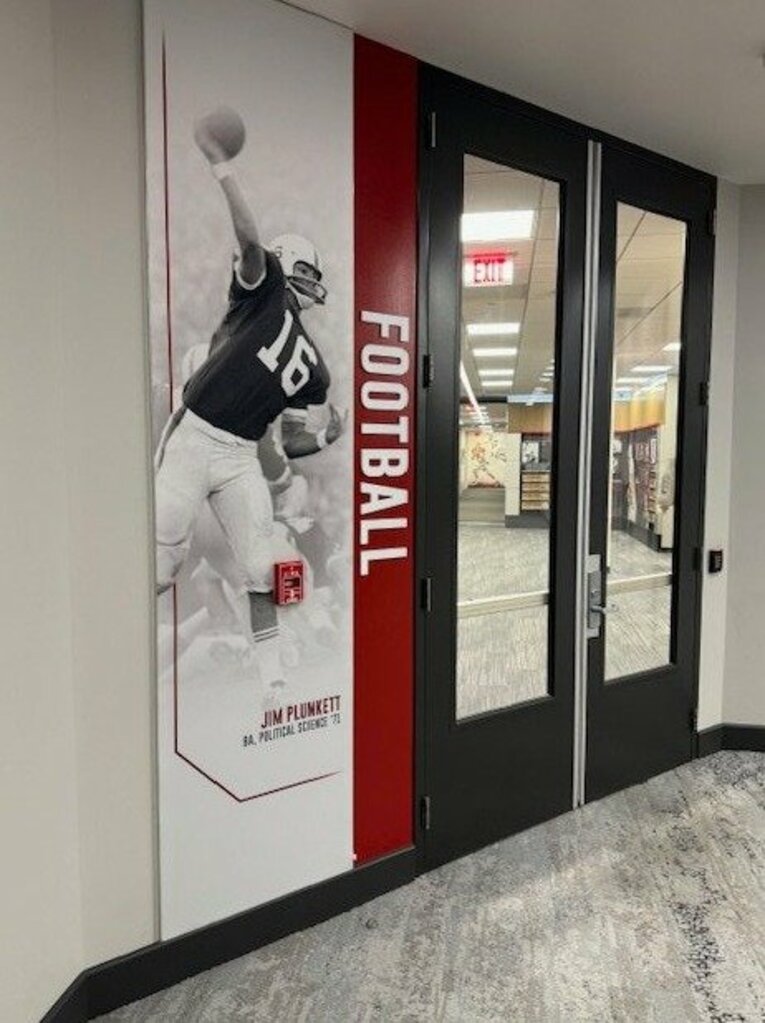 スタンフォード大キャンパス内にはアスリートの履修などを助けるアドバイス施設も。写真はアメフト部のチューターが在室する部屋 ©Tsuyoshi Kawata 