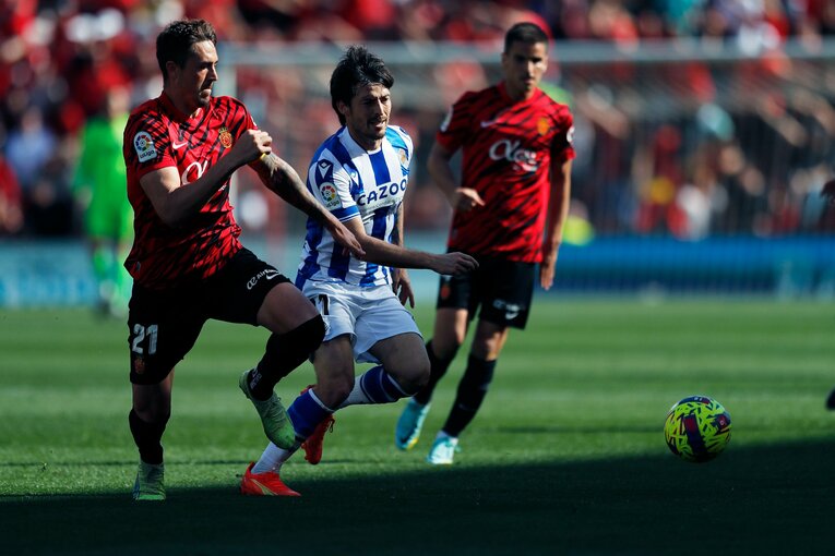 「クボは好きだよ。いつか…」古巣少年ファンが愛する久保建英21歳「マジョルカ帰還で大拍手→元戦友とハグ」を撮って感じたこと(19)