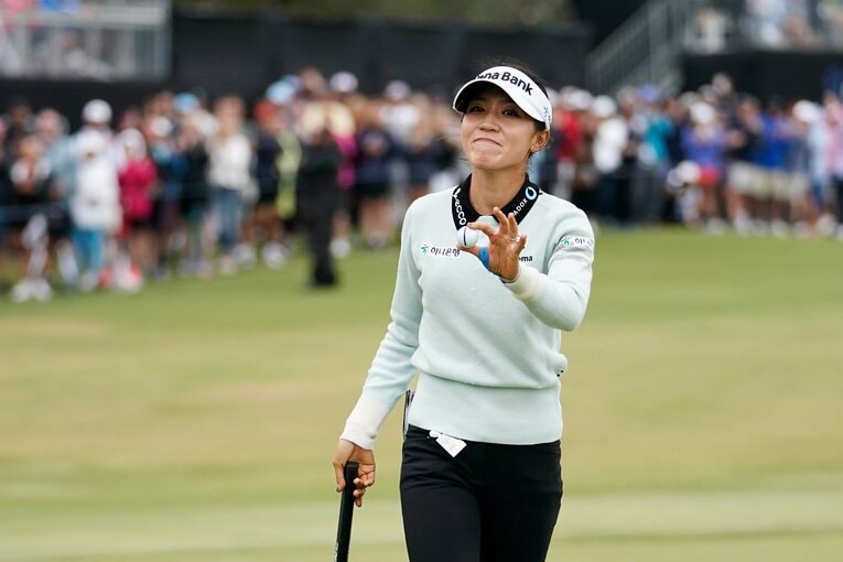 左手にテーピングを巻くリディア・コ（2022年11月ツアー最終戦）　©︎Shizuka Minami