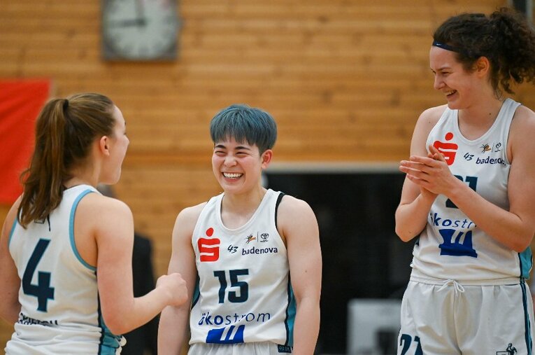 ドイツリーグに飛び込んで1年目でチームを優勝させ、見事にMVPにも選ばれた安間志織 ／ photograph by Eisvögel USC Freiburg