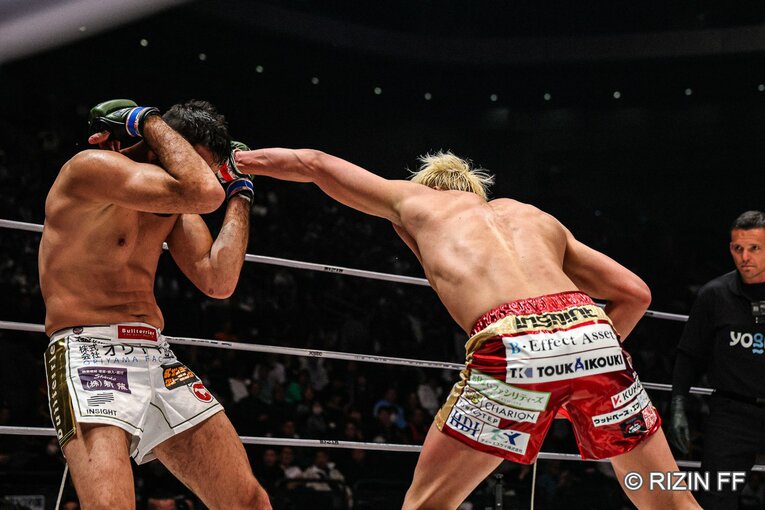 鈴木千裕vs.クレベル・コイケ　©RIZIN FF