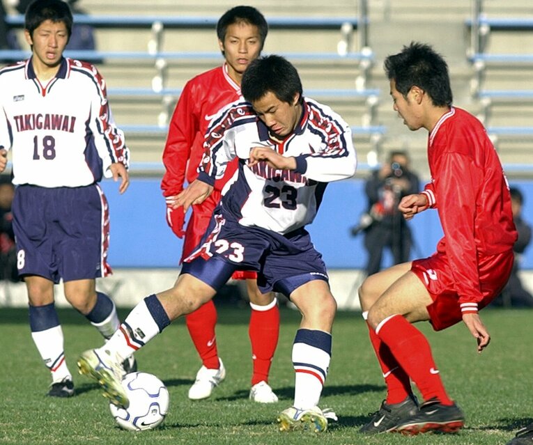 滝川二高時代の岡崎慎司（2002年撮影）　©JIJI PRESS