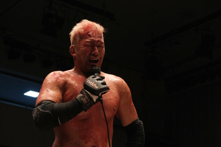 「デスマッチ・イズ・マイライフ」妻の急死を乗り越えた“クレイジー・キッド”竹田誠志の決意「蛍光灯やカミソリで傷つけ…でもそれが生きがい」(34)