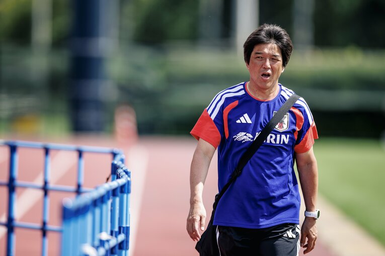 【日本サッカー名選手レア写真集】名波浩コーチ（画像は右に続きます）　©Kiichi Matsumoto