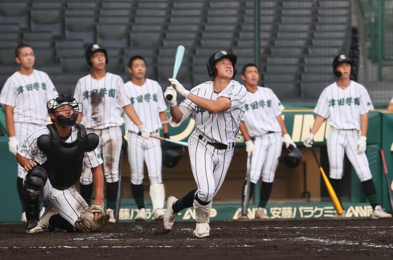 広陵の出場辞退により2回戦が不戦勝となった三重・津田学園。特例で設けられた甲子園練習を終え、選手たちの胸中は…？ ／ photograph by JIJI PRESS