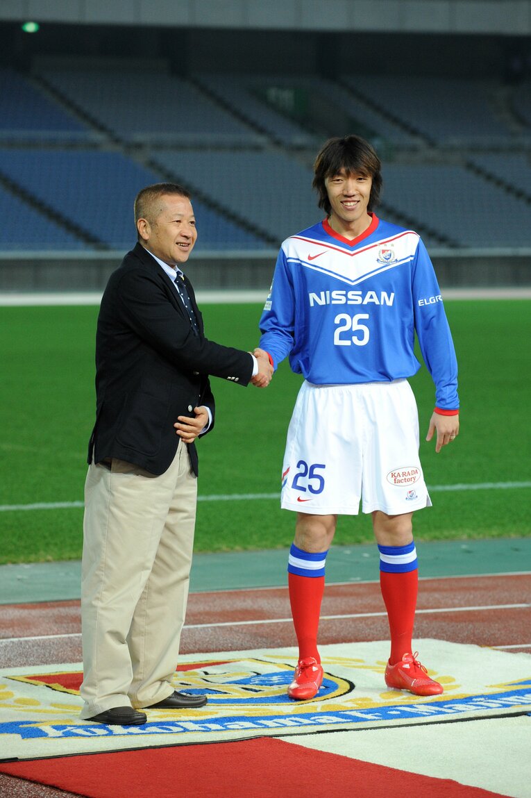 木村和司監督と中村俊輔（2010年）©︎Takashi Shimizu