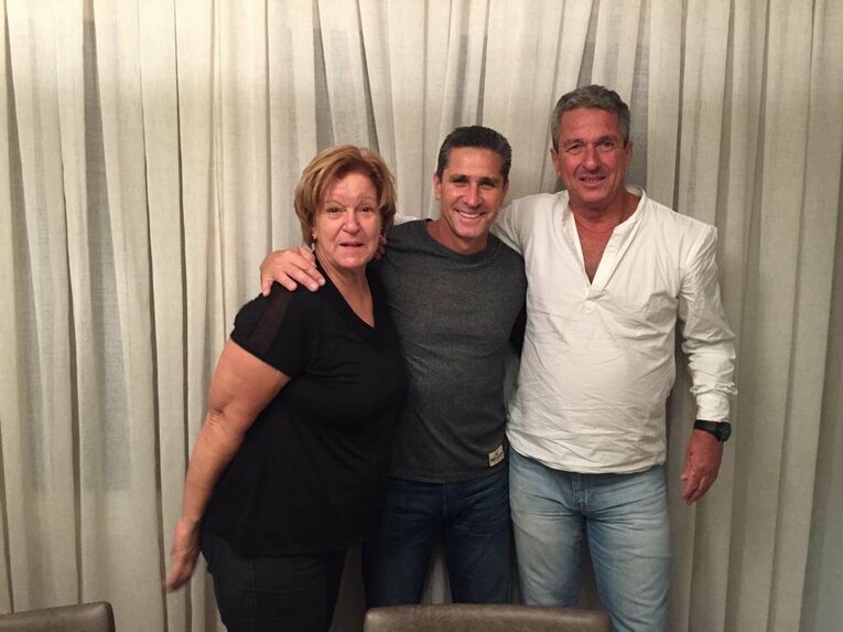 兄、姉と　※本人提供