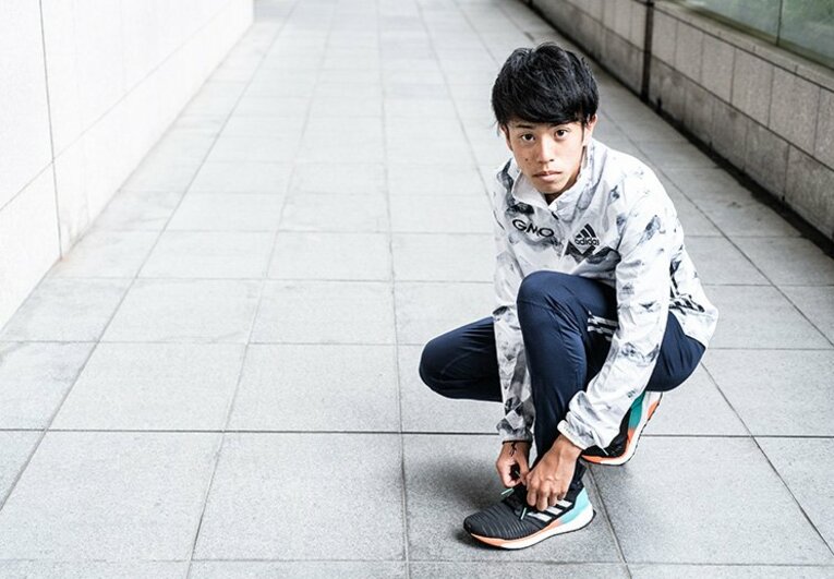 下田がジョグで愛用しているのがadidasの新シリーズ『SolarBOOST』。高校時代から愛用するadidas社のシューズは、下田自身が「BOOST™フォームがないと気持ち悪い」と語るほど欠かせないものになっている。