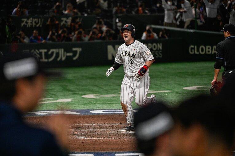 プレミア12ベネズエラ戦、劇的満塁弾を放ちホームを踏む牧【13枚目／全14枚】　©︎Nanae Suzuki