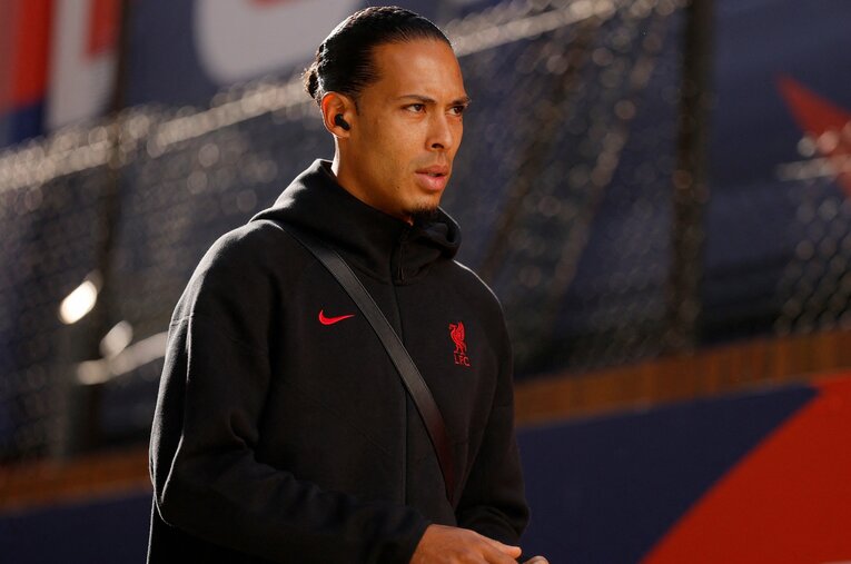 リバプールの主将フィルジル・ファンダイク（34歳）。遠藤航の離脱について、日本人記者の質問に応じた ／ photograph by AFLO