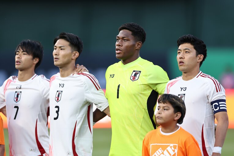 メキシコ戦に先発出場した鈴木彩艶　©Getty Images