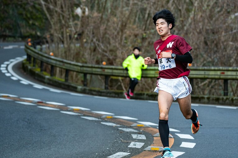 先輩と同じ2020年の箱根では6区を走った半澤。区間19位とブレーキしたものの、武器のスピードを見せた　©Nanae Suzuki