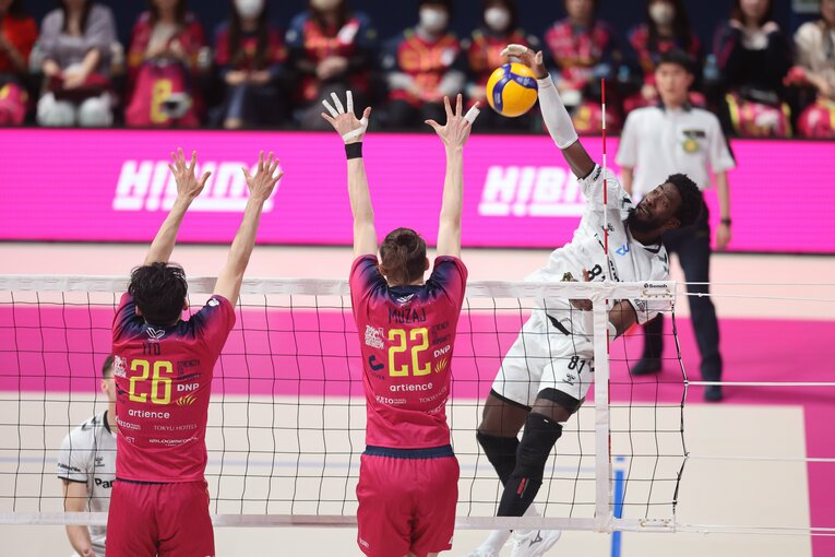 ずば抜けた身体能力を生かした攻撃が魅力のミゲル・ロペス（27歳／大阪ブルテオン）©︎SV.LEAGUE