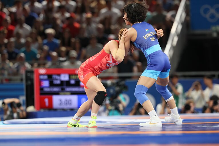 レスリング女子50kg級1回戦、須崎優衣vs.ビネシュ・フォガト　©Kaoru Watanabe/JMPA