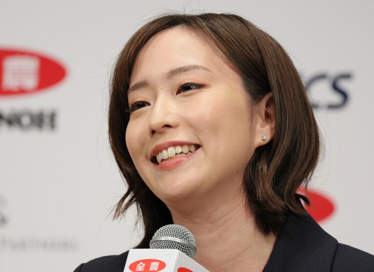 引退会見で涙を浮かべる石川佳純　©JIJI PRESS