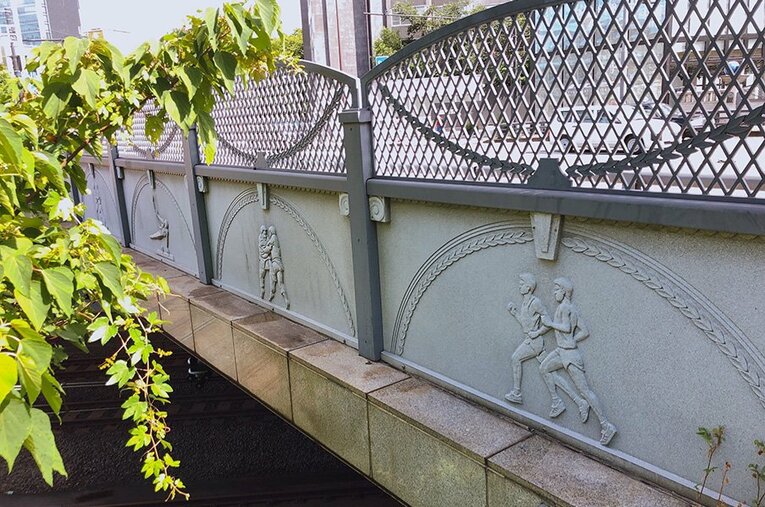 ついに取り壊し、原宿駅の木造駅舎はどうなるのか？ オリンピックに翻弄された若者の聖地の過去と今(22) ／ photograph by NumberWeb編集部