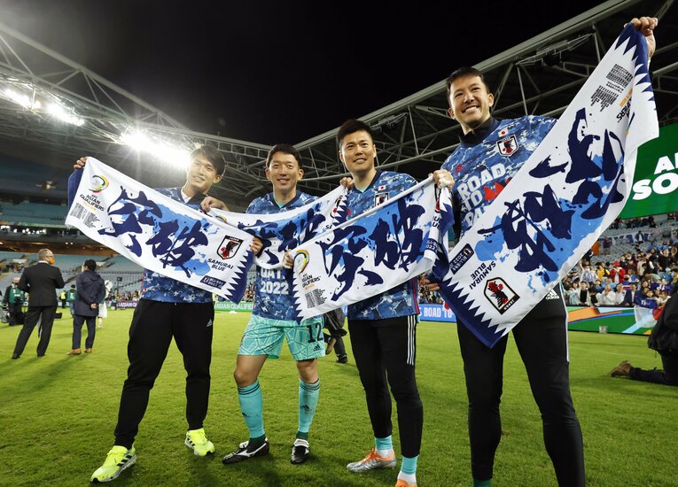 W杯出場を決めた際の（左から）谷晃生、権田、川島、シュミットのGK陣　©AFLO