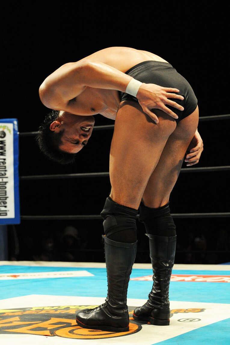 岡田かずちかは深々と頭を下げて海外修行へと向かった　©Essei Hara