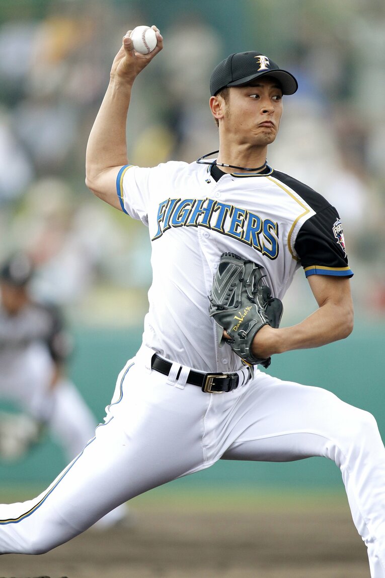 日本ハム時代のダルビッシュ　©BUNGEISHUNJU