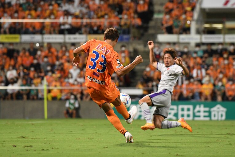 8月27日の京都戦で移籍後初ゴールをマーク。ゴールに吸い込まれるような見事なダイレクトボレーだった　©J.LEAGUE