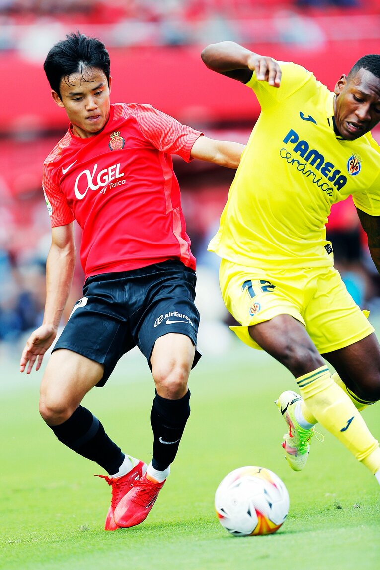 「クボ、ユニフォームちょうだい！」久保建英の“ティキタカ”は地元の子供、タクシー運転手にも人気… ビジャレアル相手に見せた敬意とは〈激写〉(8)