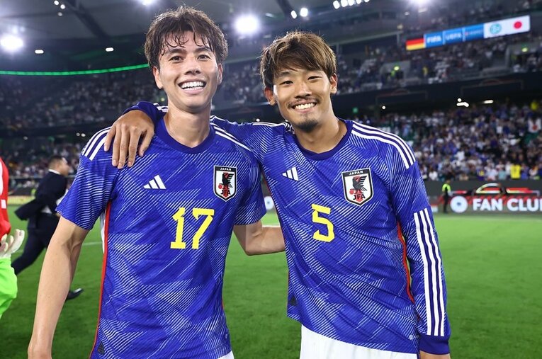 23年9月、ドイツに4-1で大勝した際の田中碧と守田英正。中村憲剛が知るフロンターレ時代の2人と、彼らに助言を送ったタイミングとは ／ photograph by JFA/AFLO