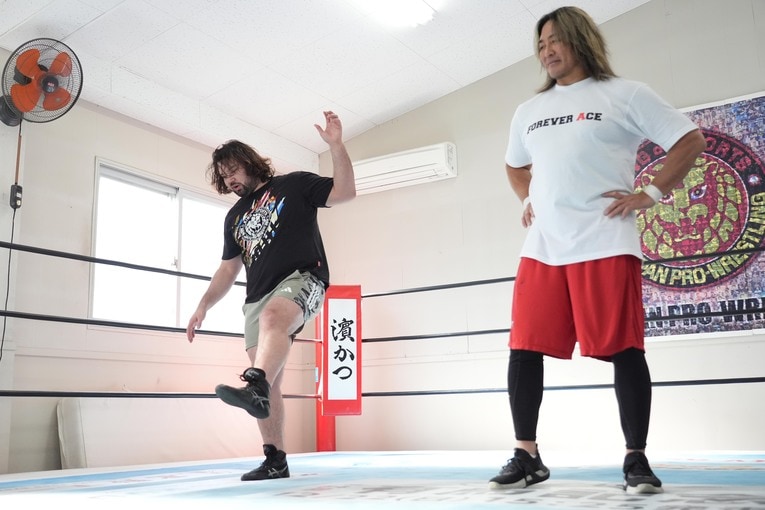 ウルフアロンはEVILの得意技を返すことができるか　©Essei Hara