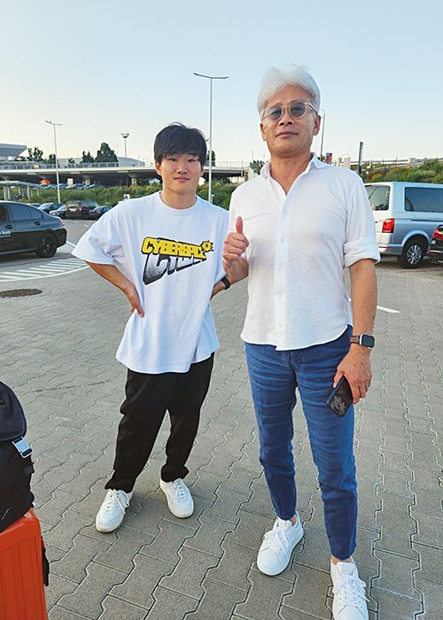 競技スキーやマウンテンバイクのダウンヒルの経験があり、ジムカーナでも活躍してきた信彰氏。「裕毅とは友達のような関係ですね」