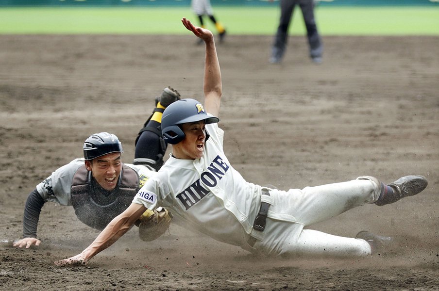甲子園開幕戦、サヨナラ劇の裏側。彦根東がこだわった“一、三塁”の形。<Number Web> photograph by Kyodo News