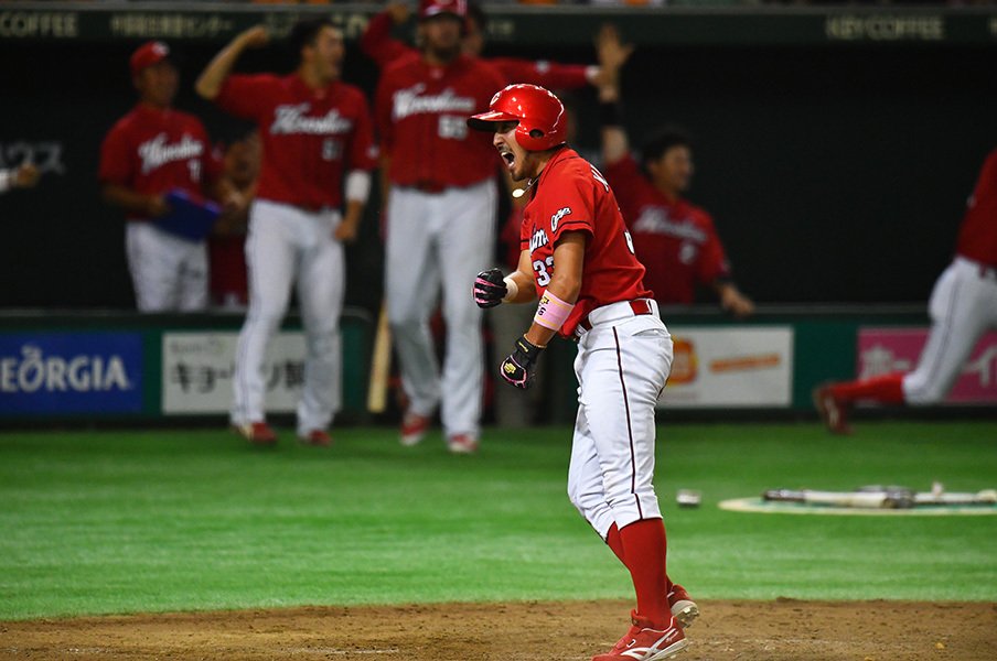 カープに 当たり前の規格外 が 記録では語れない菊池涼介の貢献 プロ野球 Number Web ナンバー