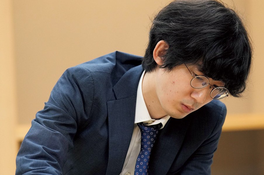 杉本和陽「『劣等感は拭えていません』。遅咲きの棋聖戦挑戦者の本音」<Number Web> photograph by SANKEI SHIMBUN