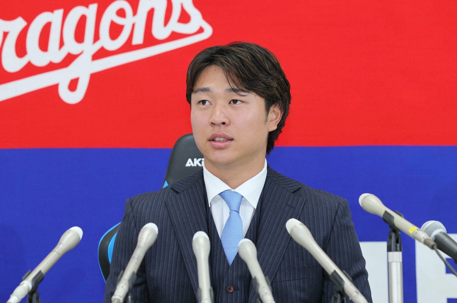 「高橋宏斗くん、なんで毎日投げないの？」“3年連続最下位”中日ドラゴンズで女性ファン急増…現地取材で分かった人気選手「3位高橋、2位細川、では1位は？」＜Number Web＞ photograph by JIJI PRESS