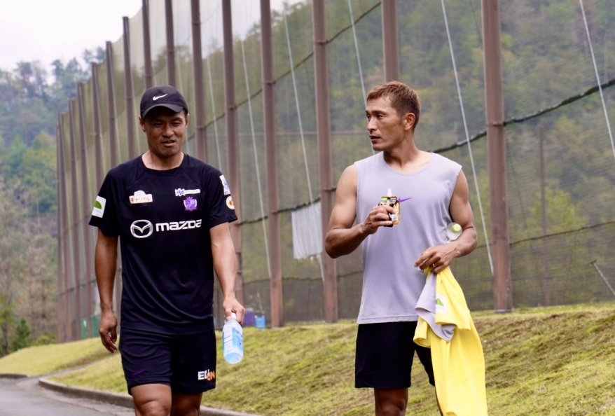 練習を終えてクラブハウスに戻ってきた駒野と青山　©︎Atsushi Iio