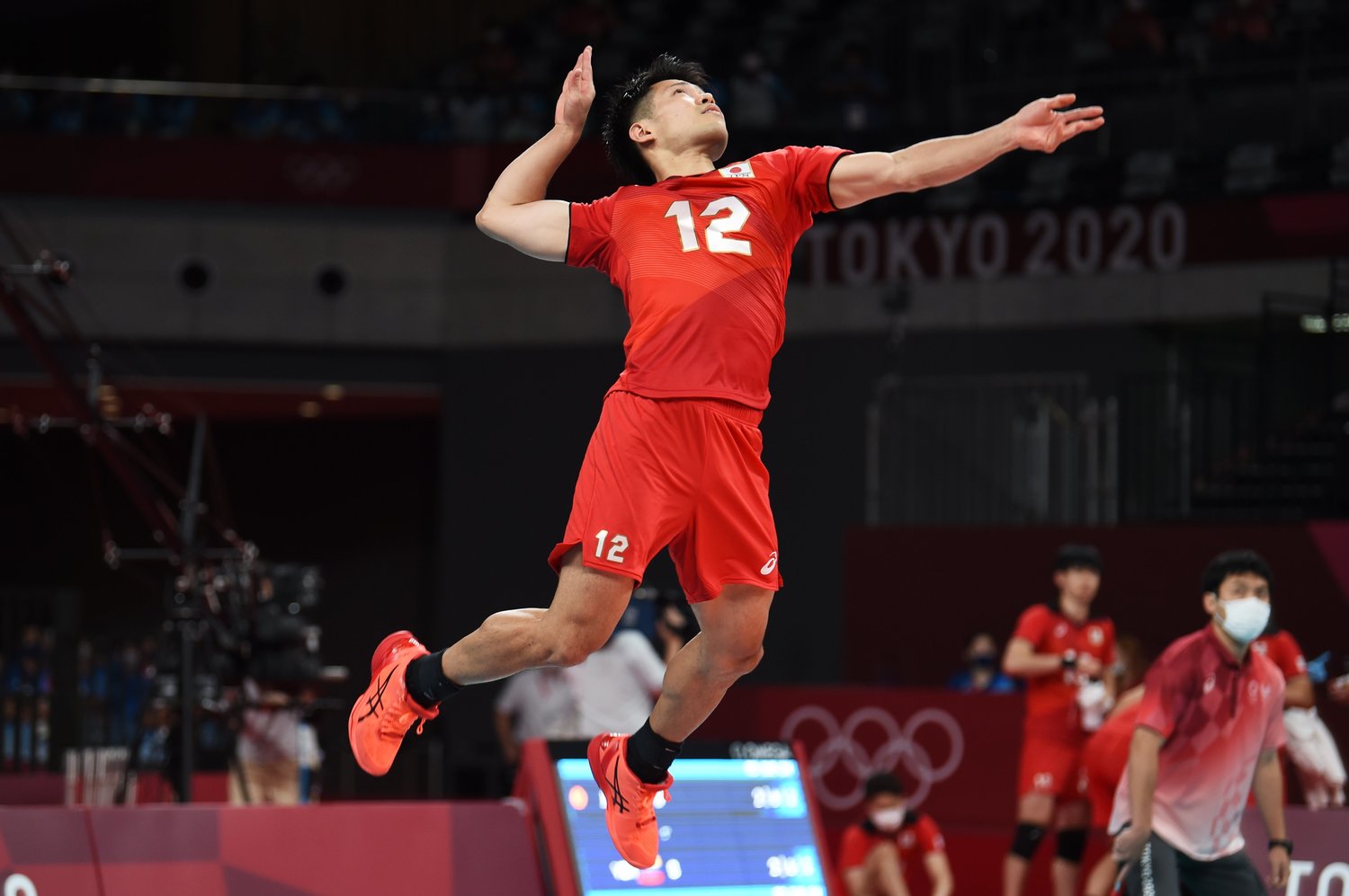 初戦ベネズエラ戦で流れを変える効果的なサーブを放ったセッター関田誠大　©︎Itaru Chiba