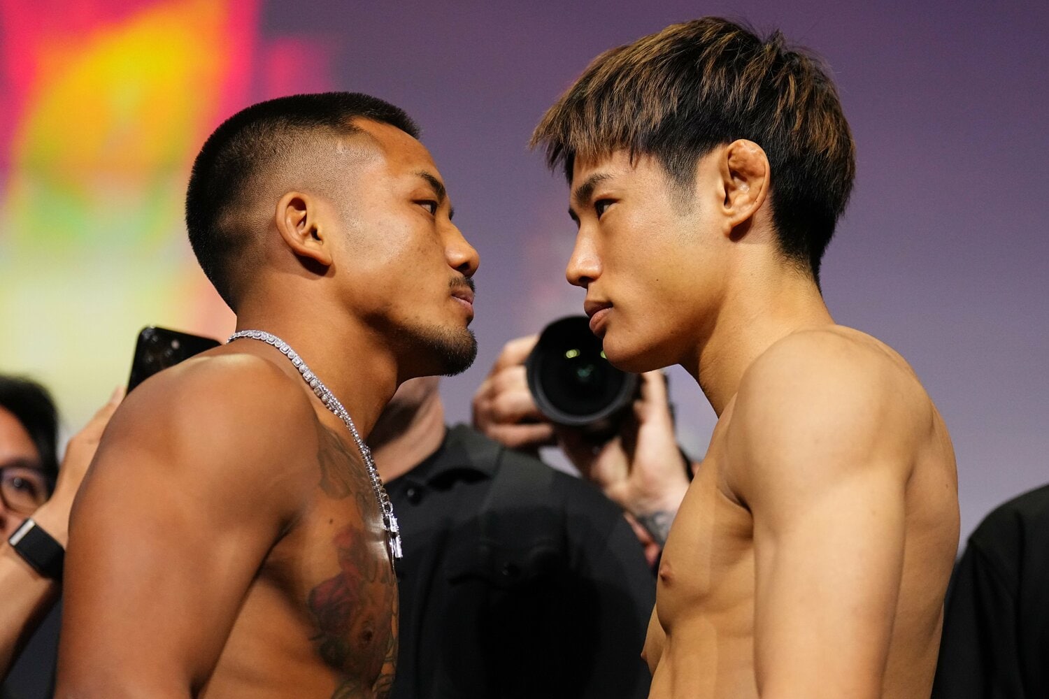 ジョシュア・ヴァンと平良達郎のフェイスオフ　©Zuffa LLC/UFC