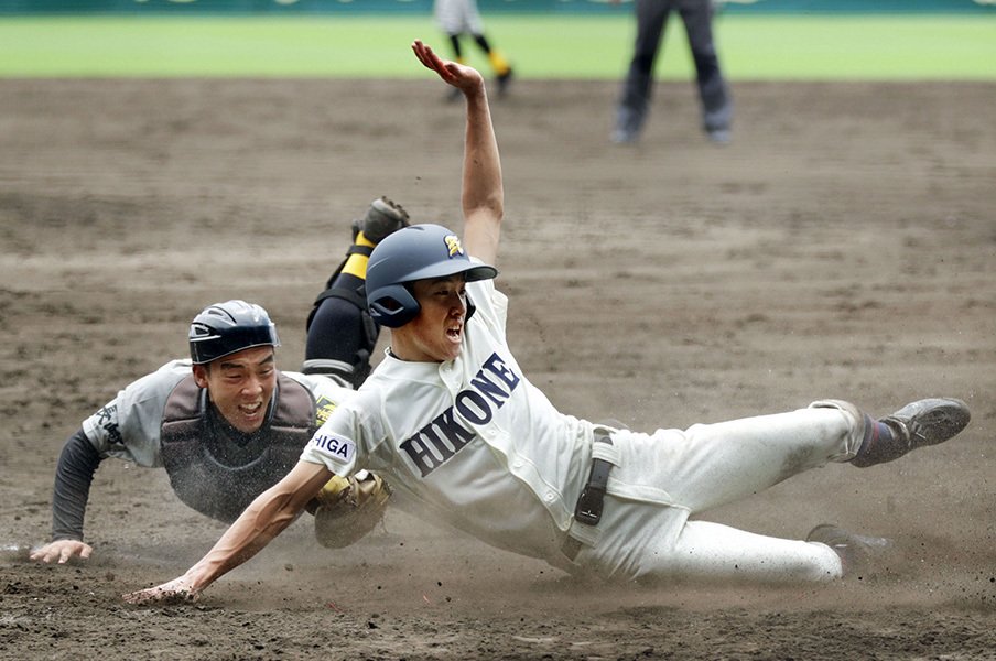 甲子園開幕戦、サヨナラ劇の裏側。彦根東がこだわった“一、三塁”の形。＜Number Web＞ photograph by Kyodo News
