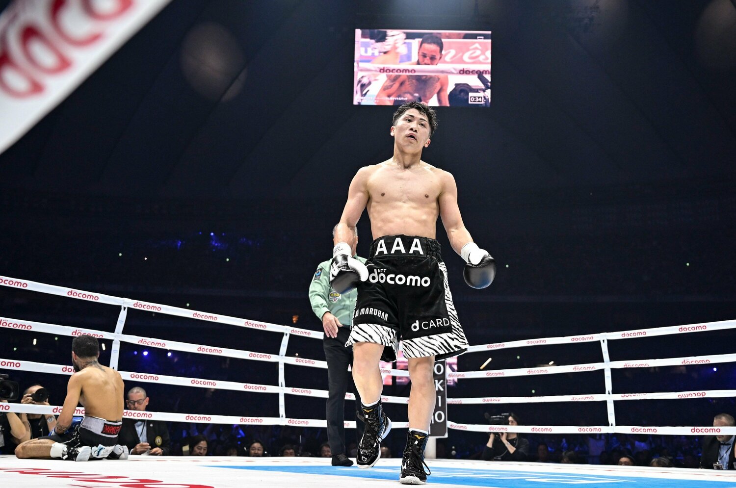 5回にこの日、二度目をダウンを奪った井上尚弥。波乱の幕開けとなったが、冷静に主導権を握り続けた　©︎Hiroaki Yamaguchi